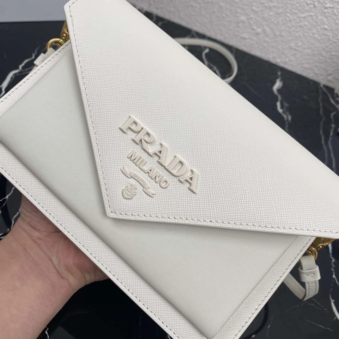 *MOMO--- 1BP020 sheephide item : A-B063H3024A