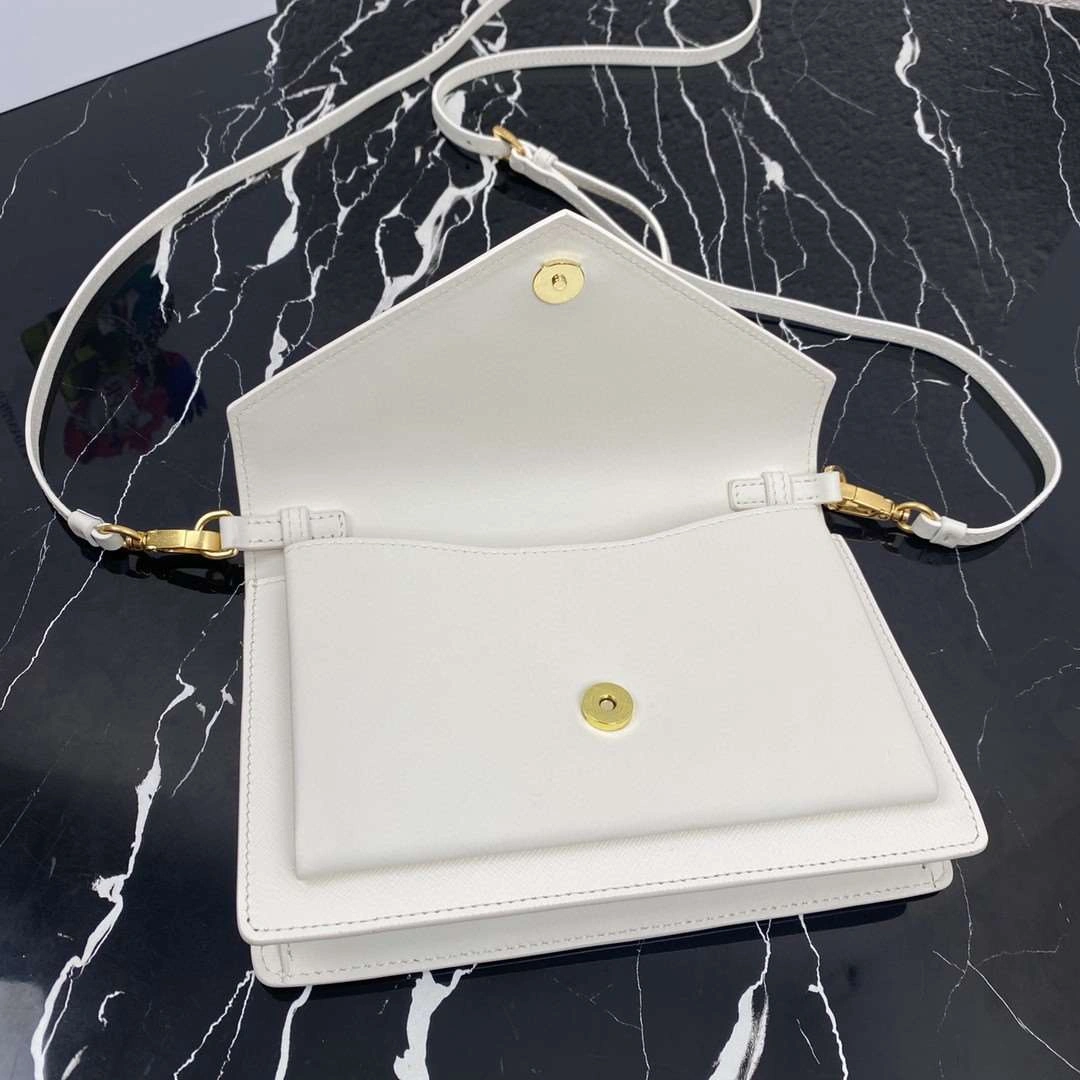 *MOMO--- 1BP020 sheephide item : A-B063H3024A