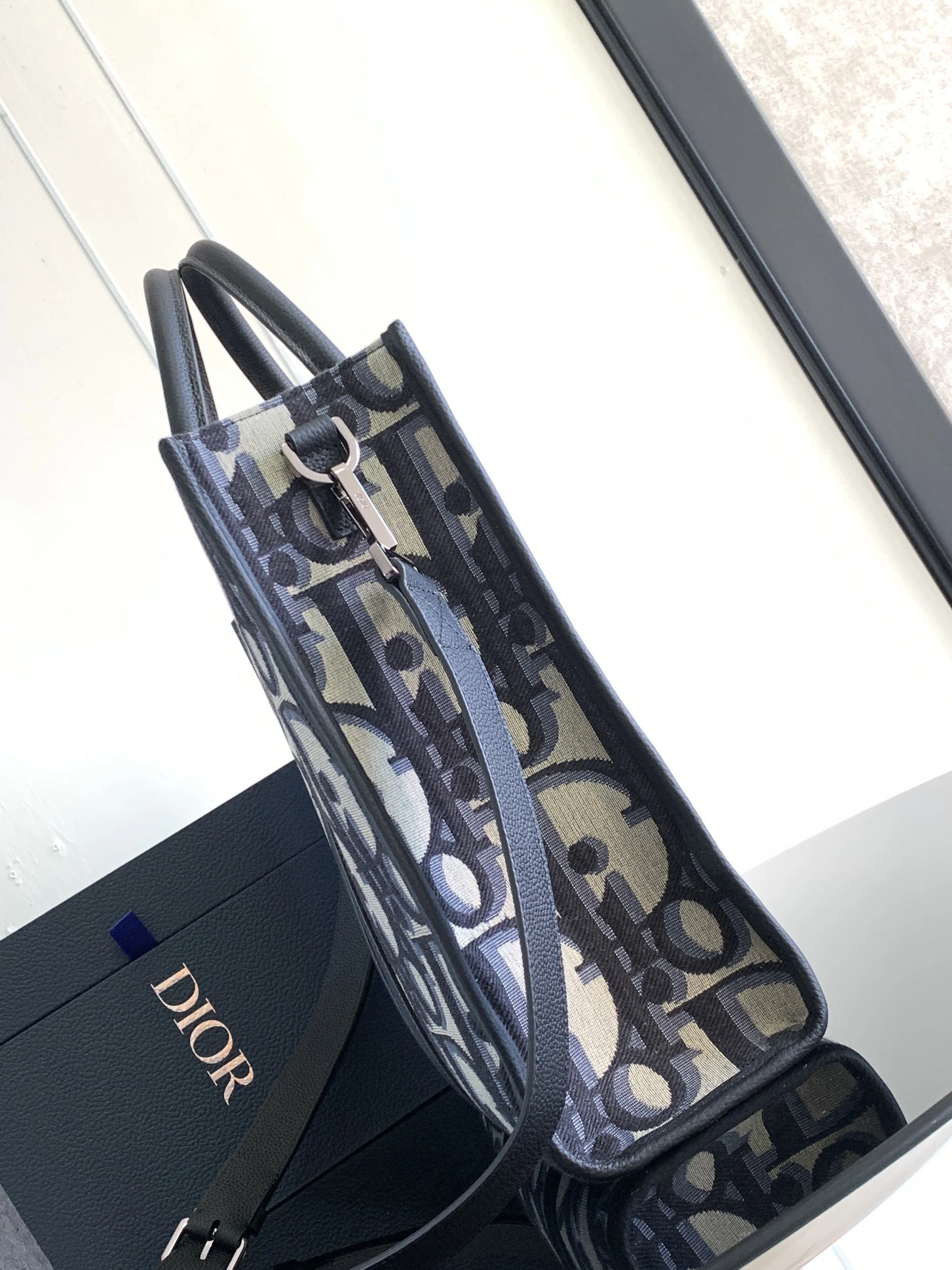 MOMO--- 1ESSH232YXL-H27E 1ESSH232YXL_H27E East-West item:D-B109D0617