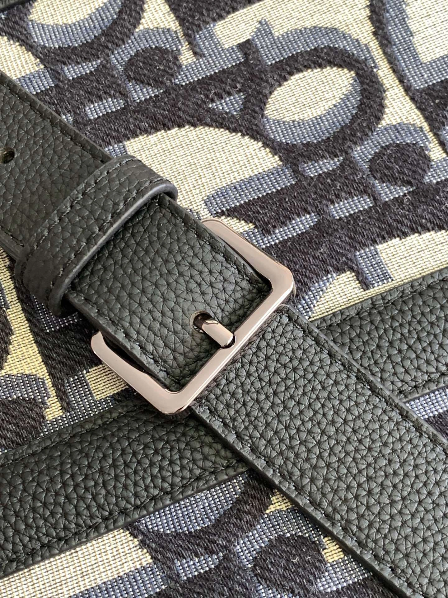 MOMO--- 1ESSH232YXL-H27E 1ESSH232YXL_H27E East-West item:D-B109D0617