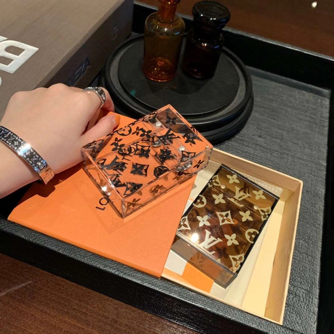 MOMO--- 2 colour item :174B12E1911-2