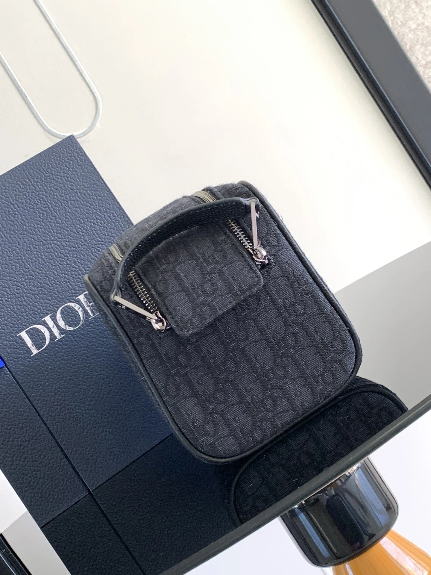 MOMO--- 2ESCA494YKY-H03E cowhide item:D-B109D0619