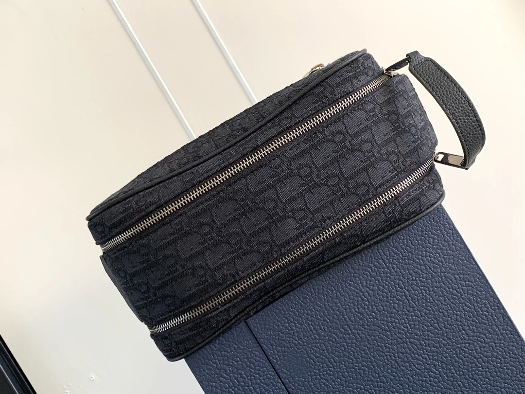 MOMO--- 2ESCA494YKY-H03E cowhide item:D-B109D0619
