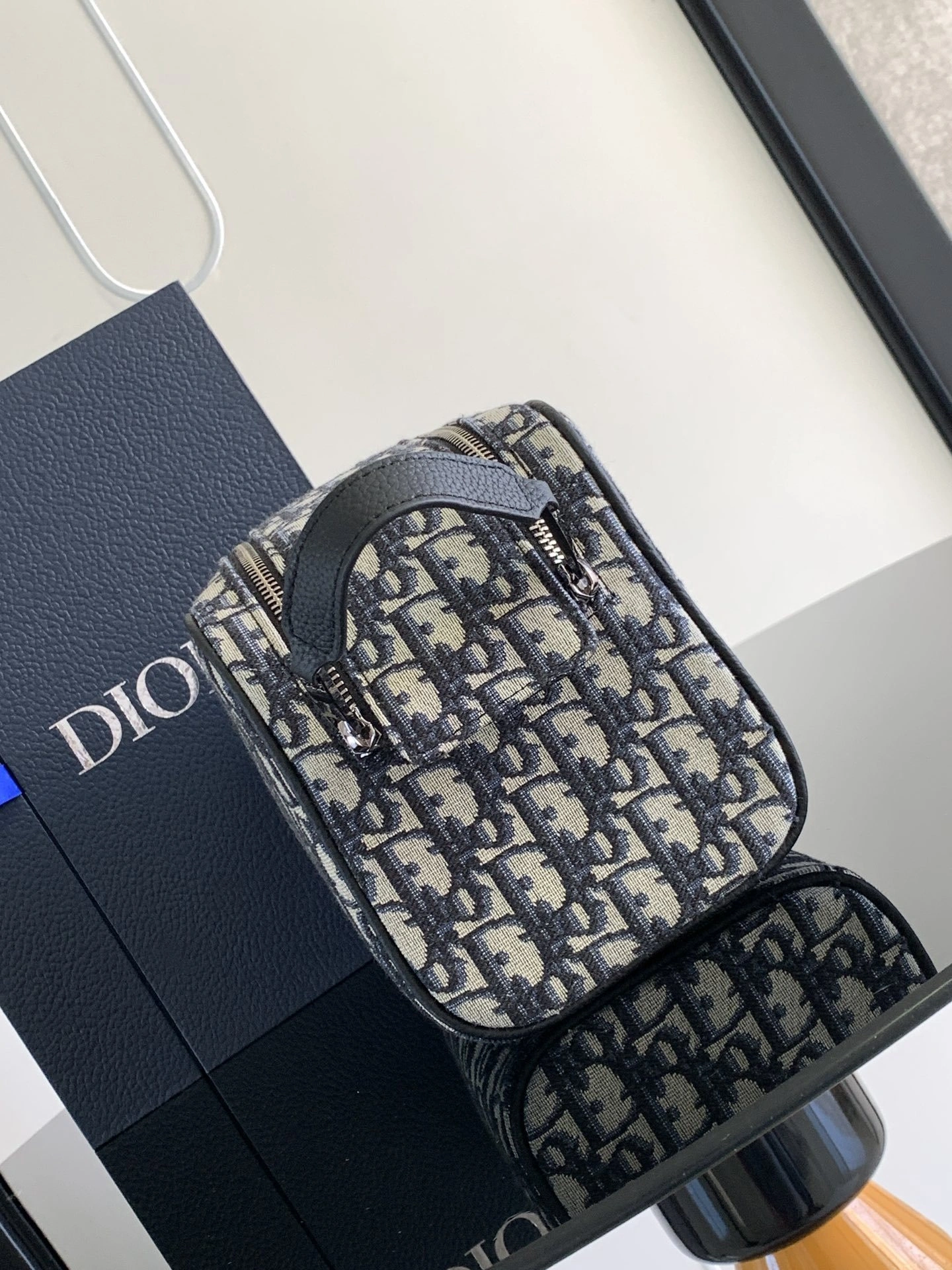 MOMO--- 2ESCA494YKY-H27E cowhide item:D-B109D0620