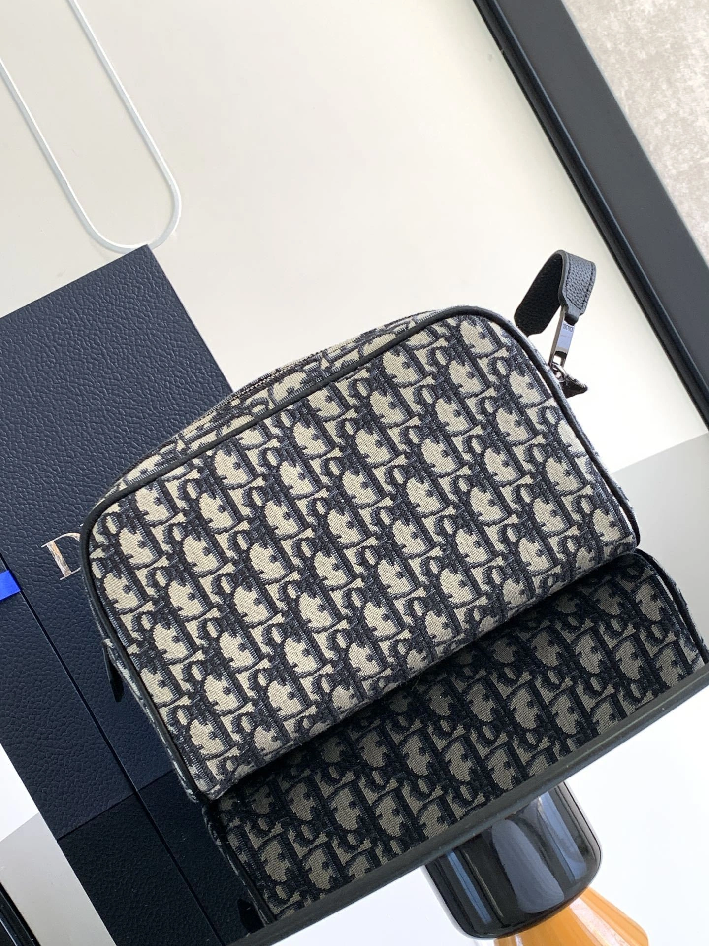 MOMO--- 2ESCA494YKY-H27E cowhide item:D-B109D0620