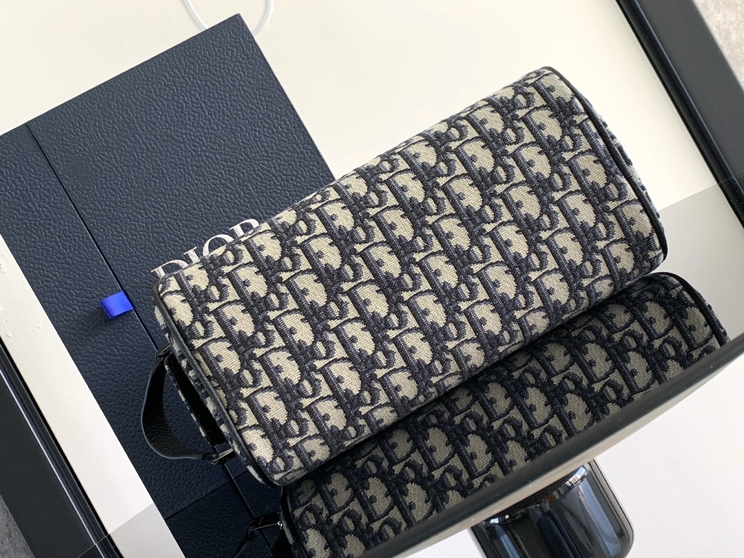 MOMO--- 2ESCA494YKY-H27E cowhide item:D-B109D0620