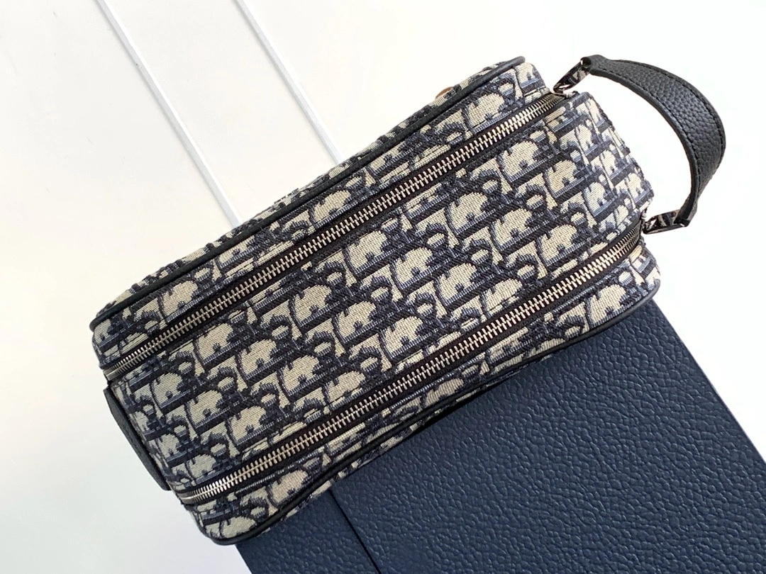 MOMO--- 2ESCA494YKY-H27E cowhide item:D-B109D0620
