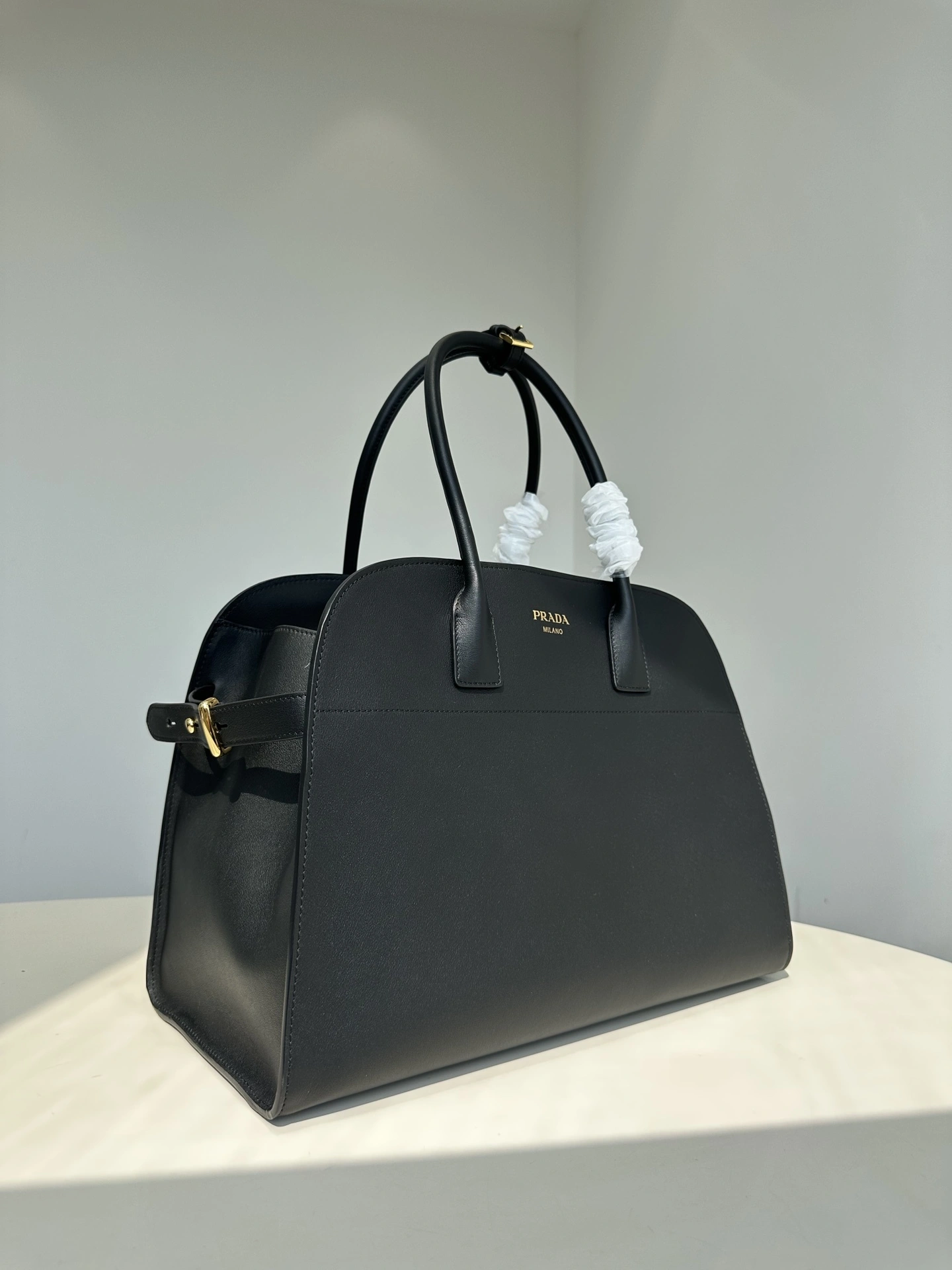 MOMO--- 2VD056_2BBE_F0002_V_OOO cowhide item:D-B432D0673