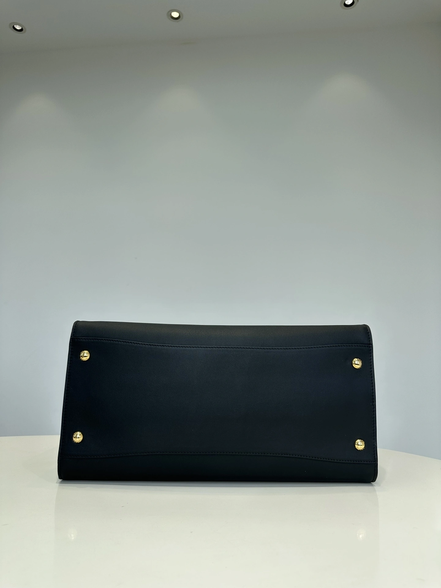 MOMO--- 2VD056_2BBE_F0002_V_OOO cowhide item:D-B432D0673