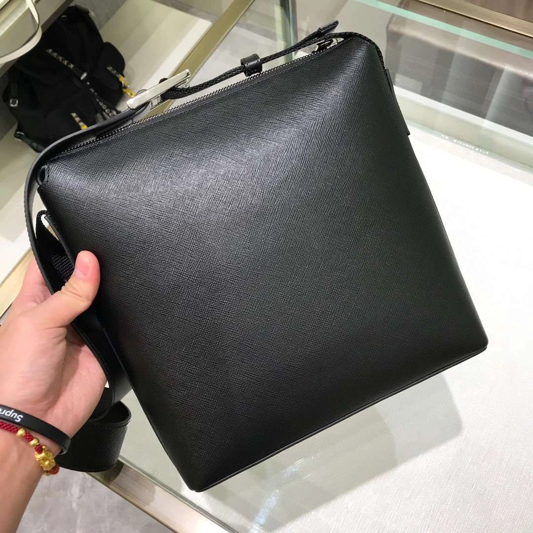 *MOMO--- 2VH062 cowhide item : A-B00H2547A