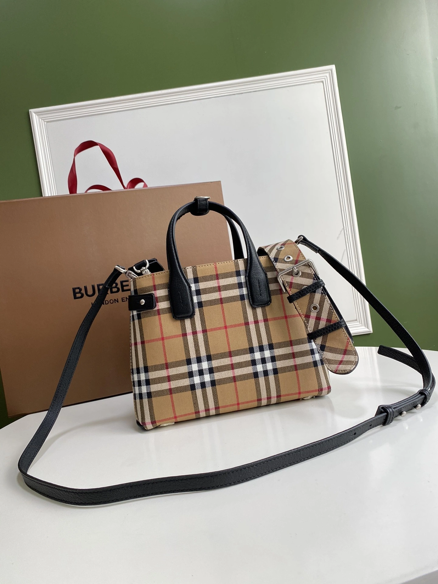 MOMO--- 40769481 item:D-B000B2912