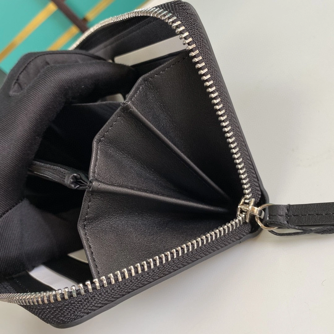 MOMO--- 451273 cowhide item : A-B00H0644A