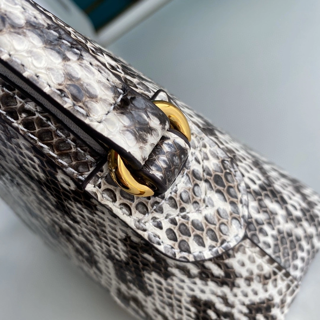 MOMO--- 499621 cowhide item : A-B040H0502WA