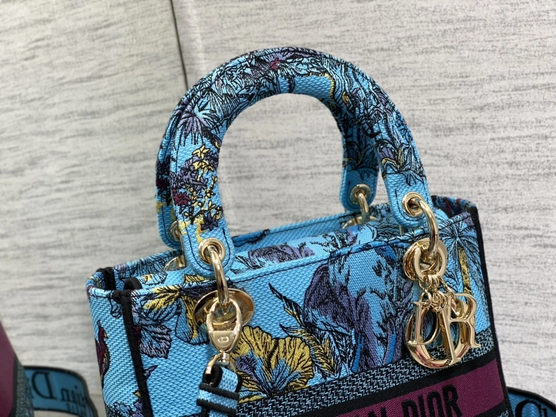 MOMO--- 4ior M0565OEUP-M259 high quality version embroidery item : D-B000J1497H