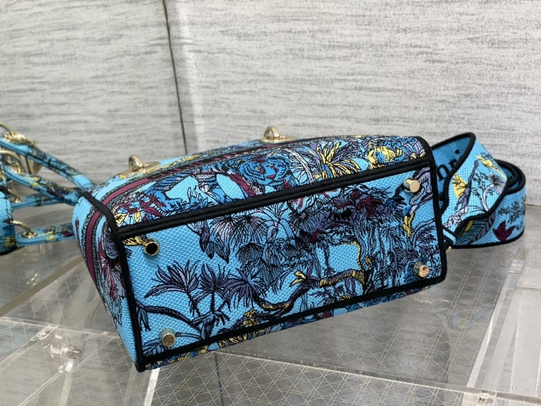 MOMO--- 4ior M0565OEUP-M259 high quality version embroidery item : D-B000J1497H