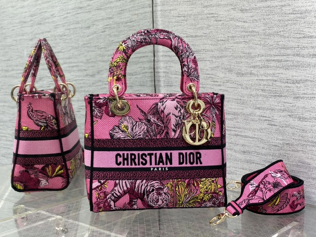 MOMO--- 4ior M0565OEUP-M75E high quality version embroidery item : D-B000J1496H
