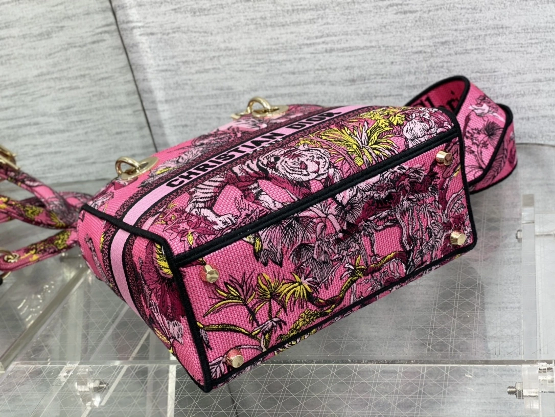 MOMO--- 4ior M0565OEUP-M75E high quality version embroidery item : D-B000J1496H