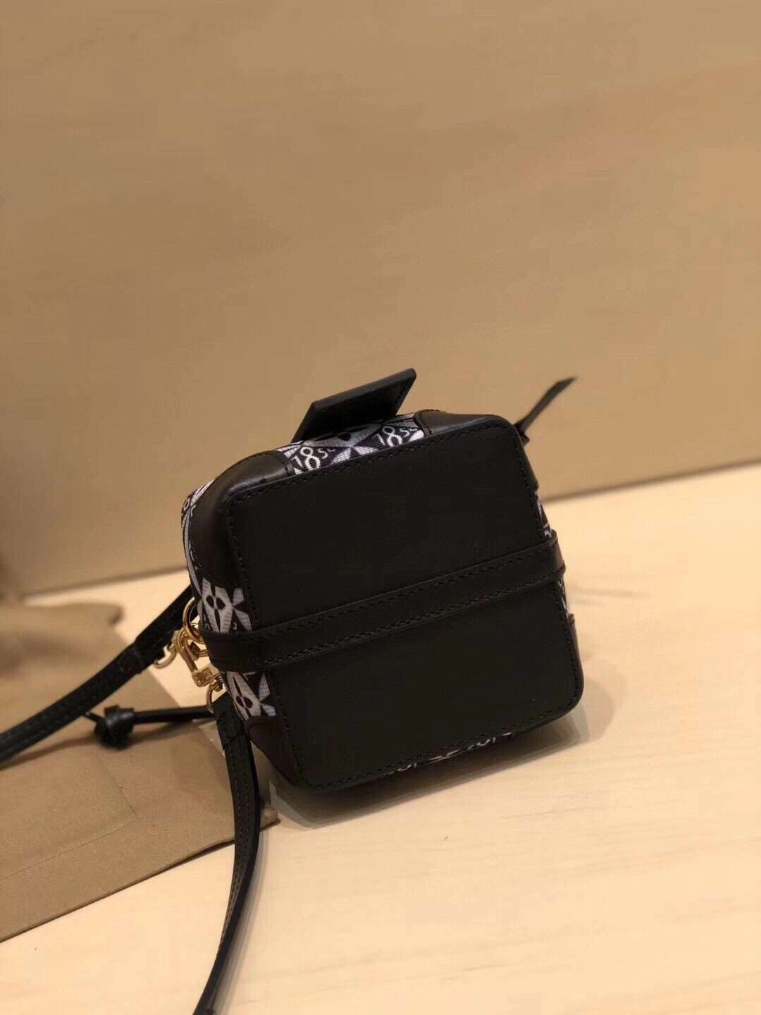 *MOMO--- 57099mini item : A-B181G2948