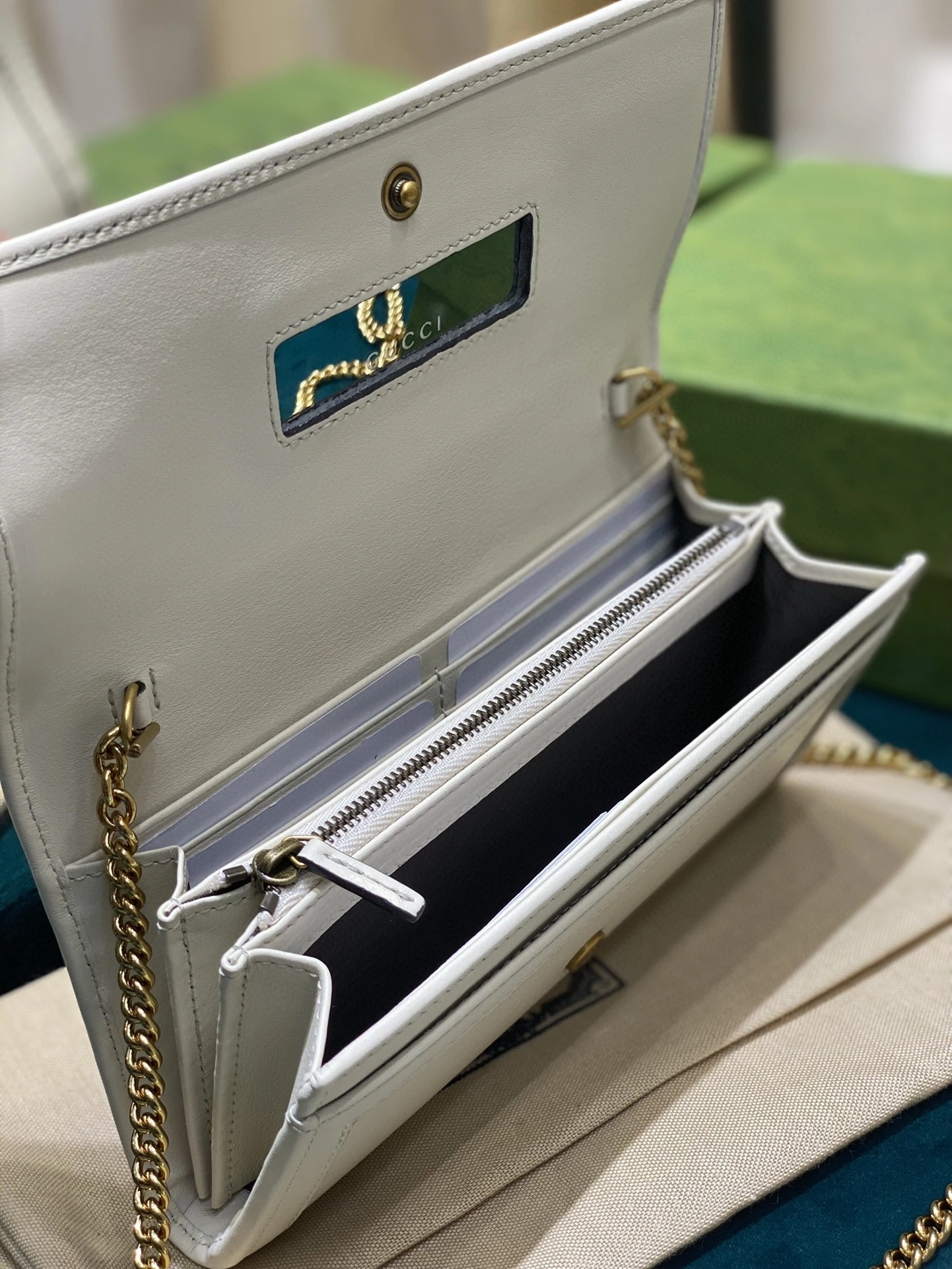 MOMO--- 658243 item : A-B202H0411A