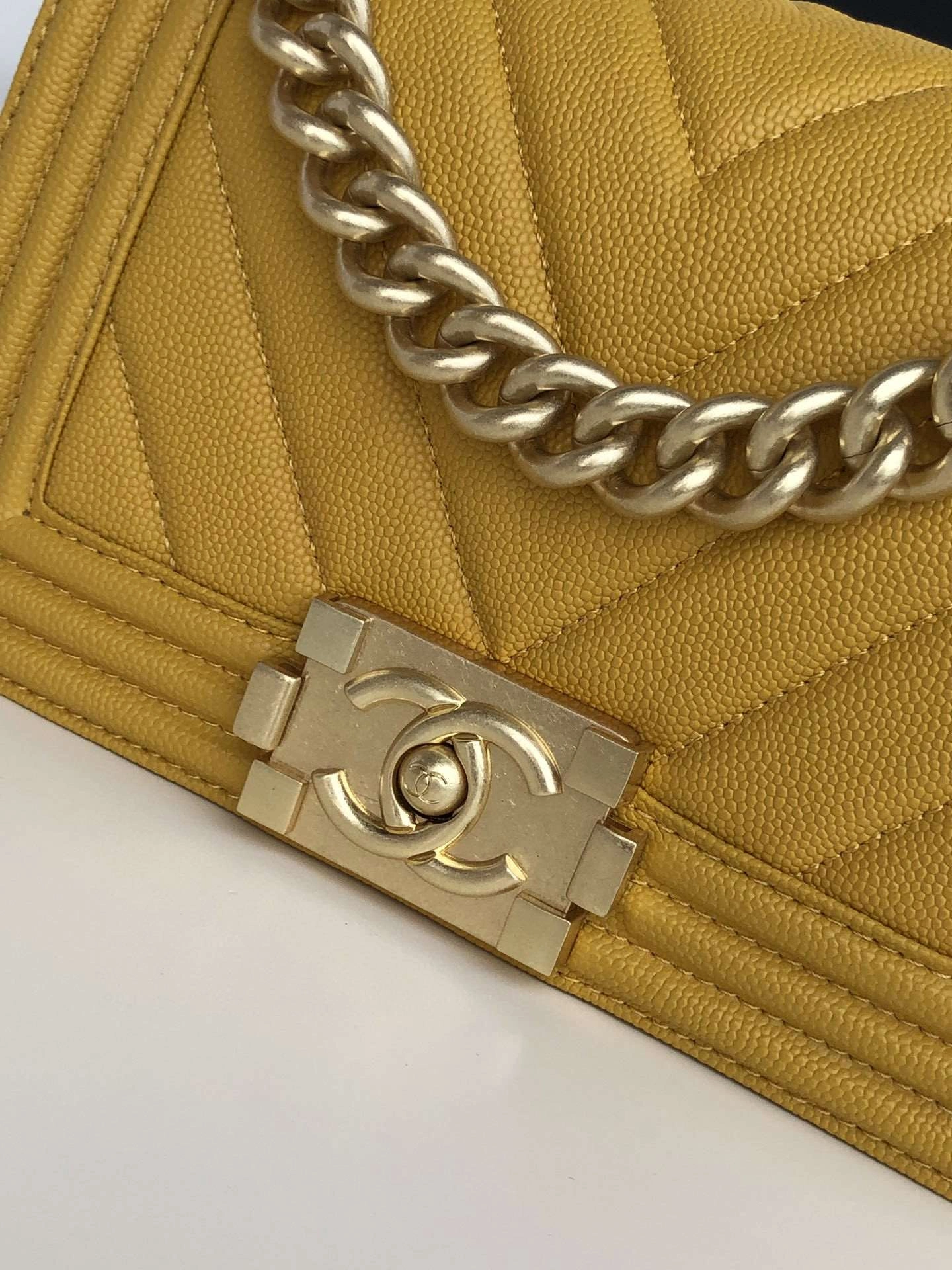 *MOMO--- 67085 cowhide item : A-B00G2846