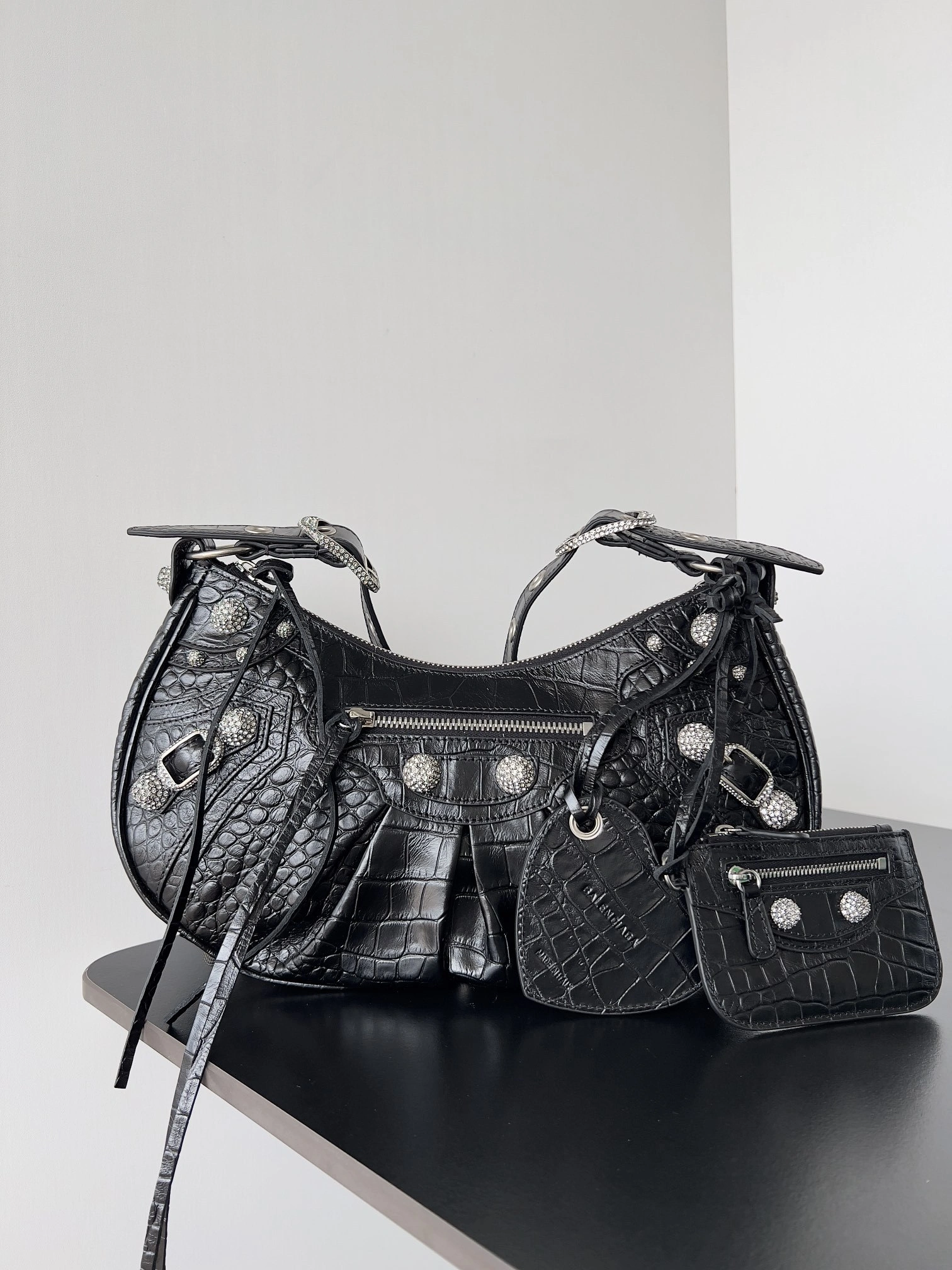 MOMO--- 6713072101L1015 Le Cagole item:C-B063L0806R