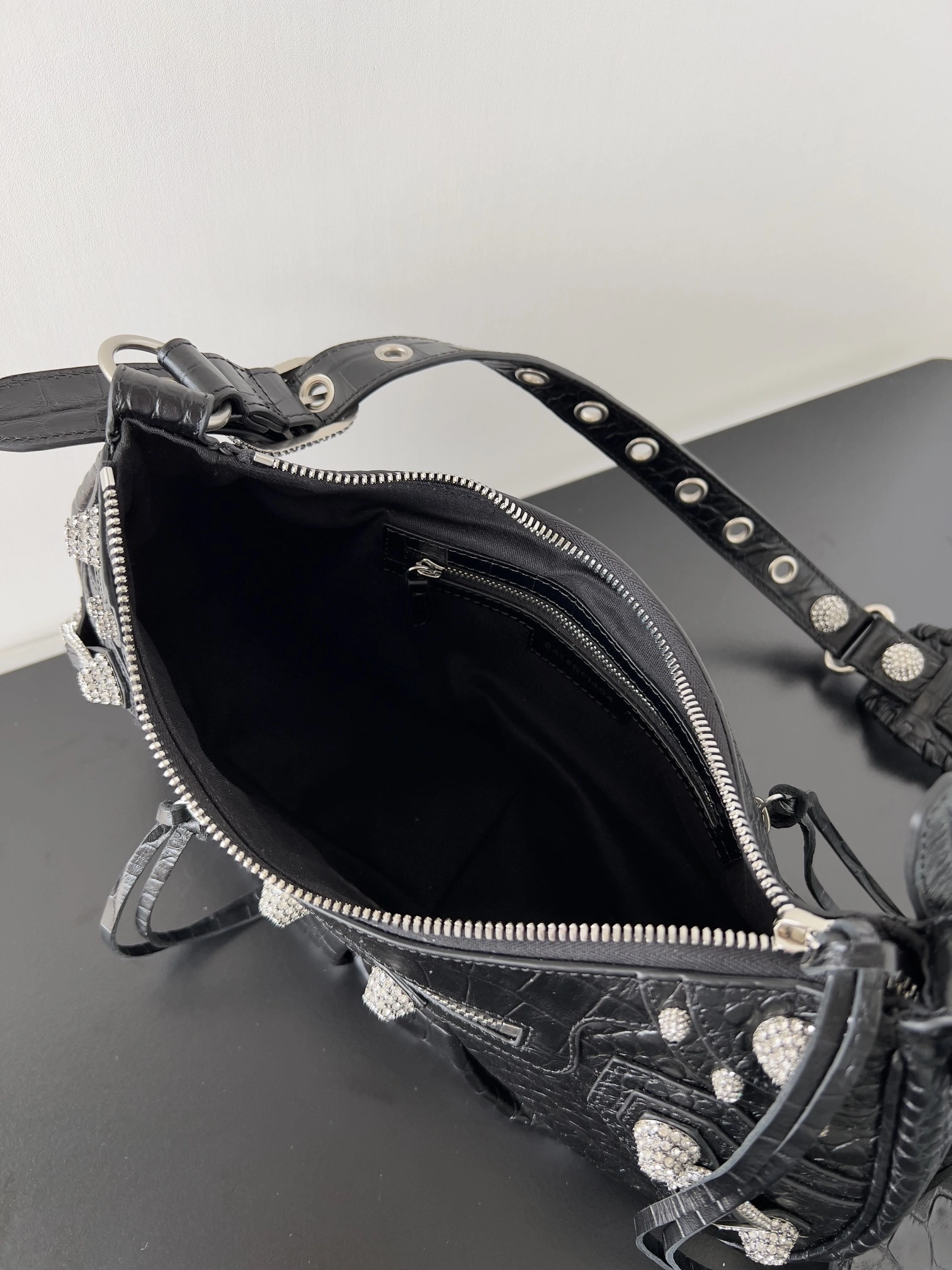 MOMO--- 6713072101L1015 Le Cagole item:C-B063L0806R