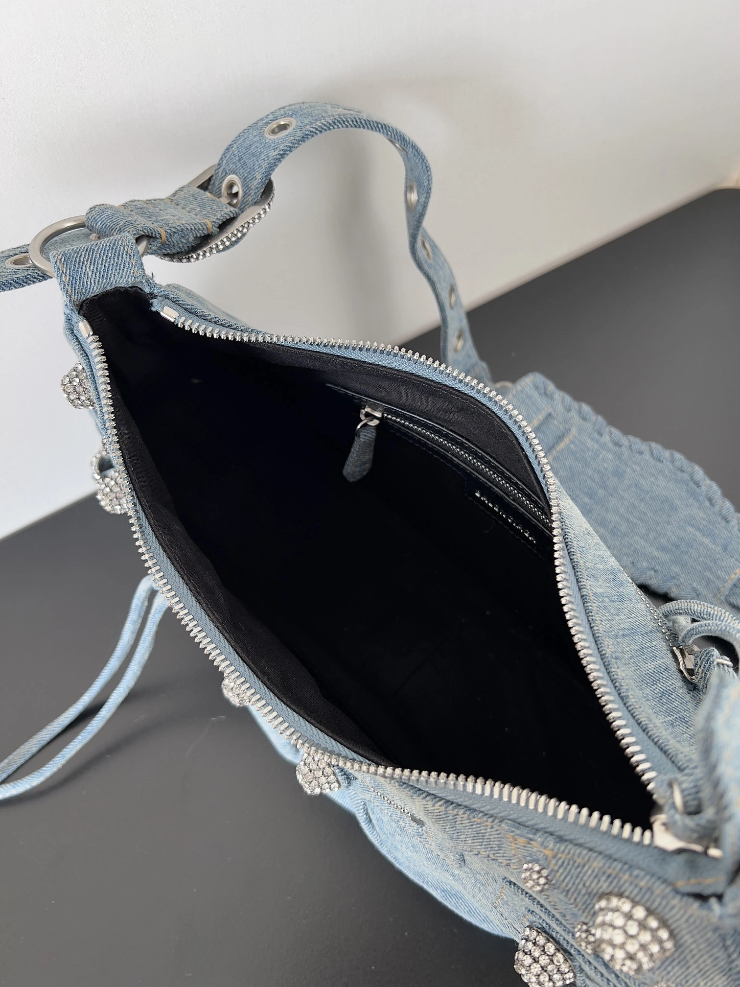 MOMO--- 6713072109U4715 Le Cagole item:C-B063L0810R