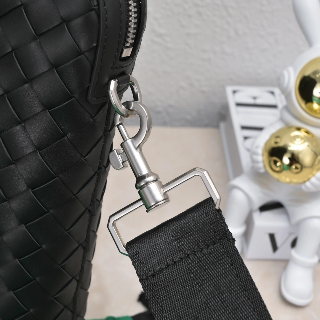 MOMO--- 690702V0E528803 Calfskin item:C-B134L0850R