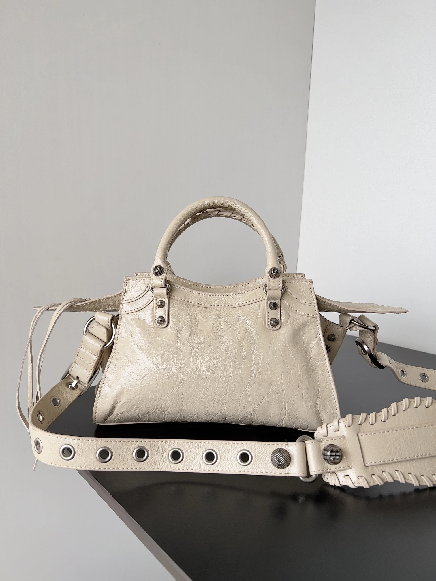 MOMO--- 700940210B09518 Neo cagole sheepskin item:C-B063L0814R