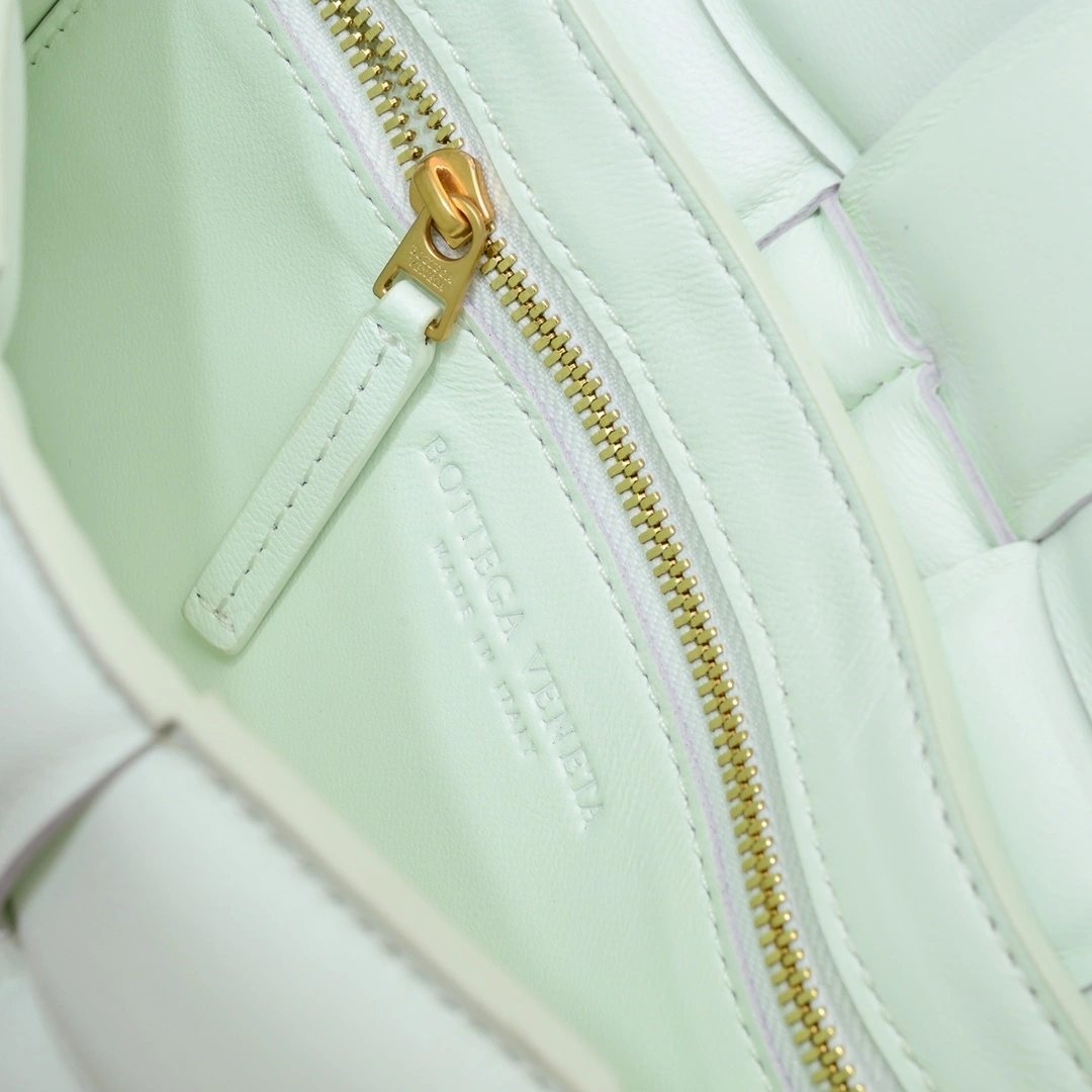 MOMO--- 717506VCQR11807 sheepskin Cassette item:C-B134L0844R