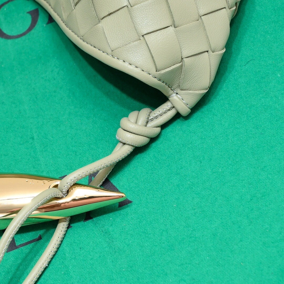 &MOMO--- 754988VCPP12929 Sardine Intrecciato item:C-B134L0828R