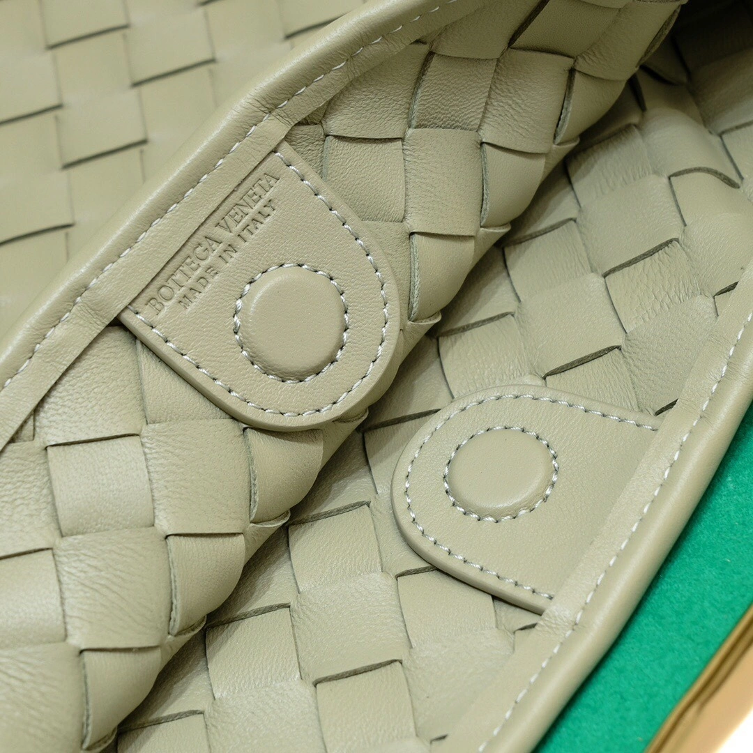 &MOMO--- 754988VCPP12929 Sardine Intrecciato item:C-B134L0828R