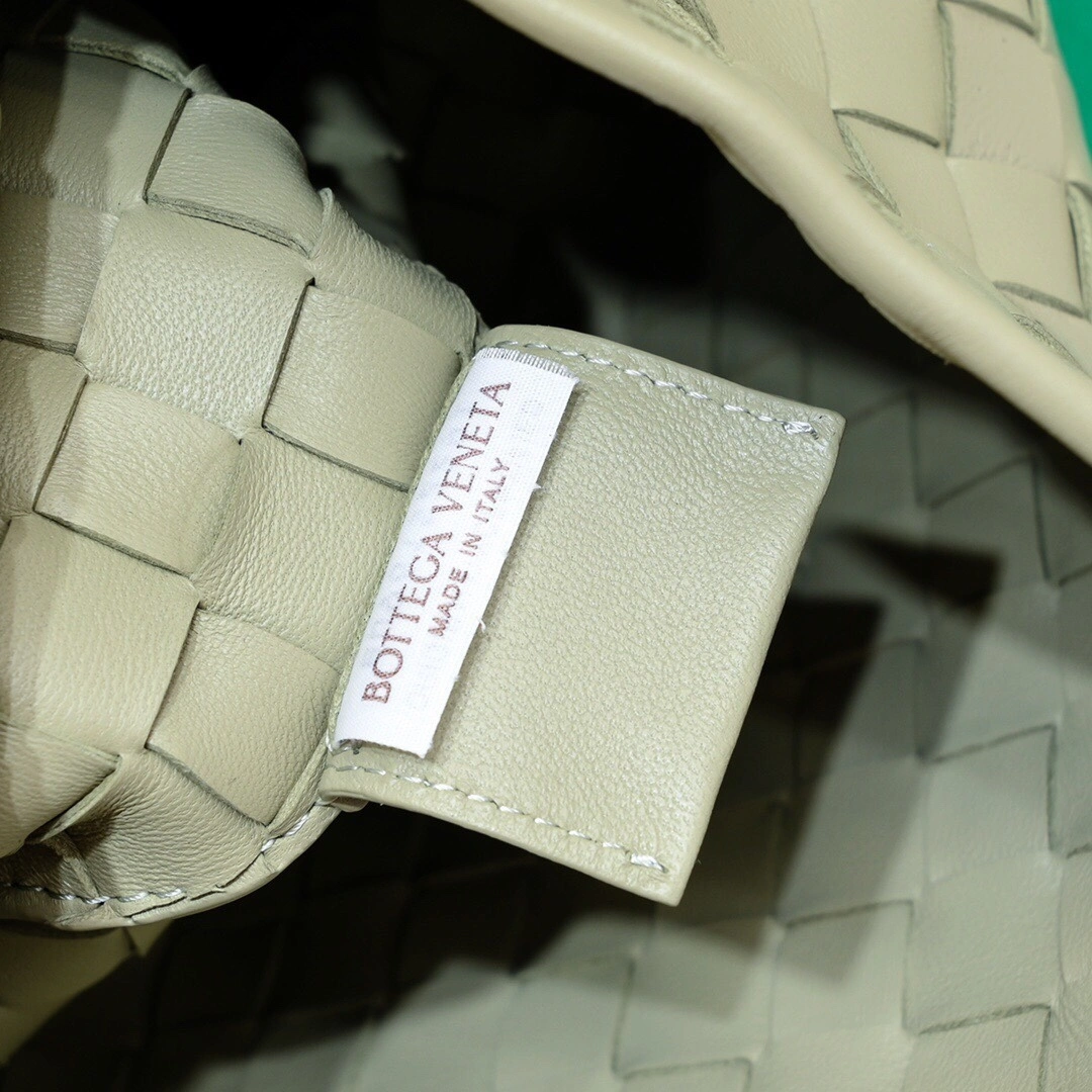 &MOMO--- 754988VCPP12929 Sardine Intrecciato item:C-B134L0828R