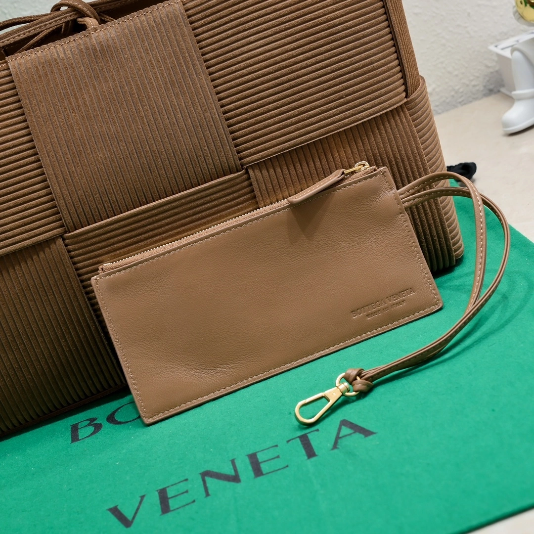 MOMO--- 757822V38T12282 ArcoTote sheepskin Intreccio item:C-B134L0837R