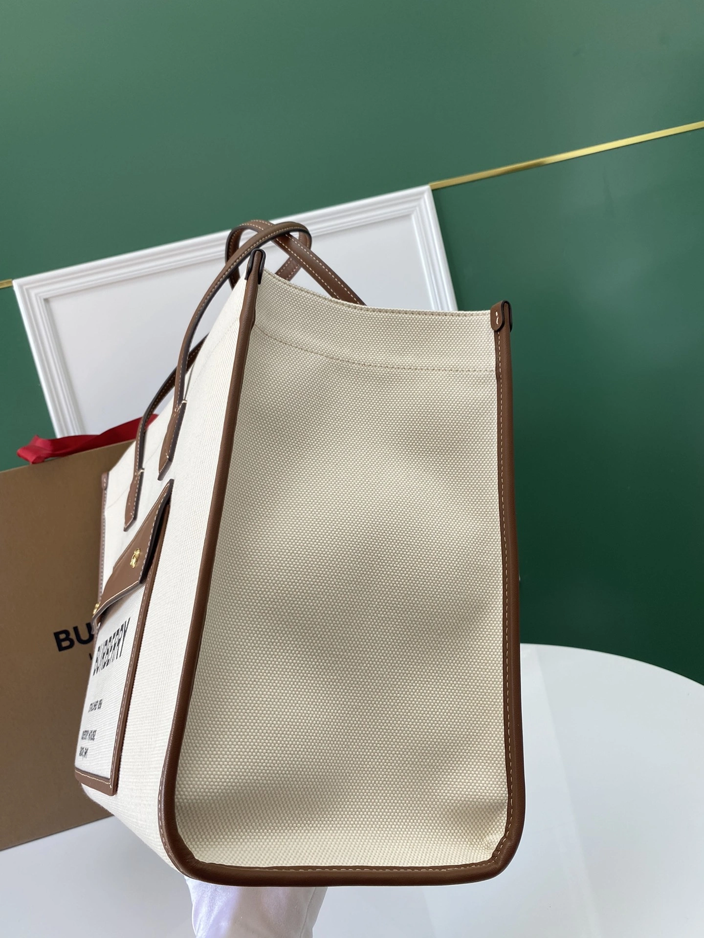 MOMO--- 80441291 Horseferry item:D-B000B2907