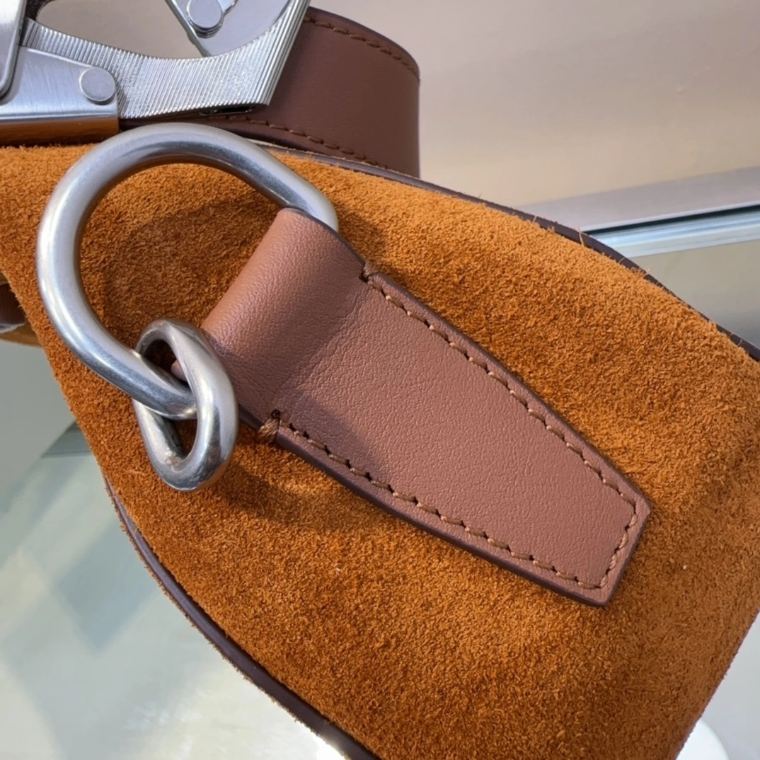 MOMO--- 80751921 Calfskin item:D-B000B2910