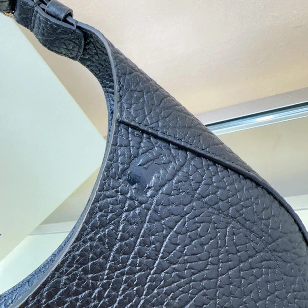 MOMO--- 80809551 Calfskin item:D-B000B2913