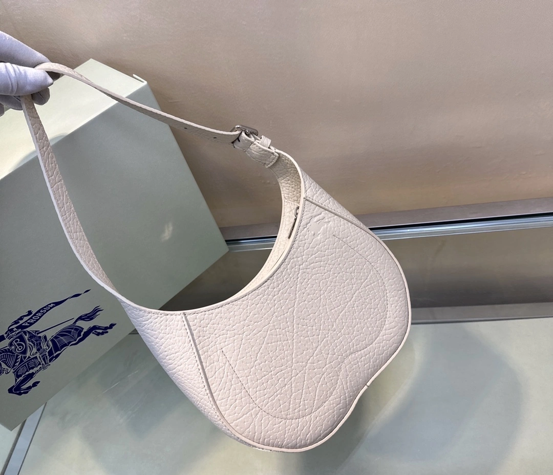 MOMO--- 80835101 Calfskin item:D-B000B2914