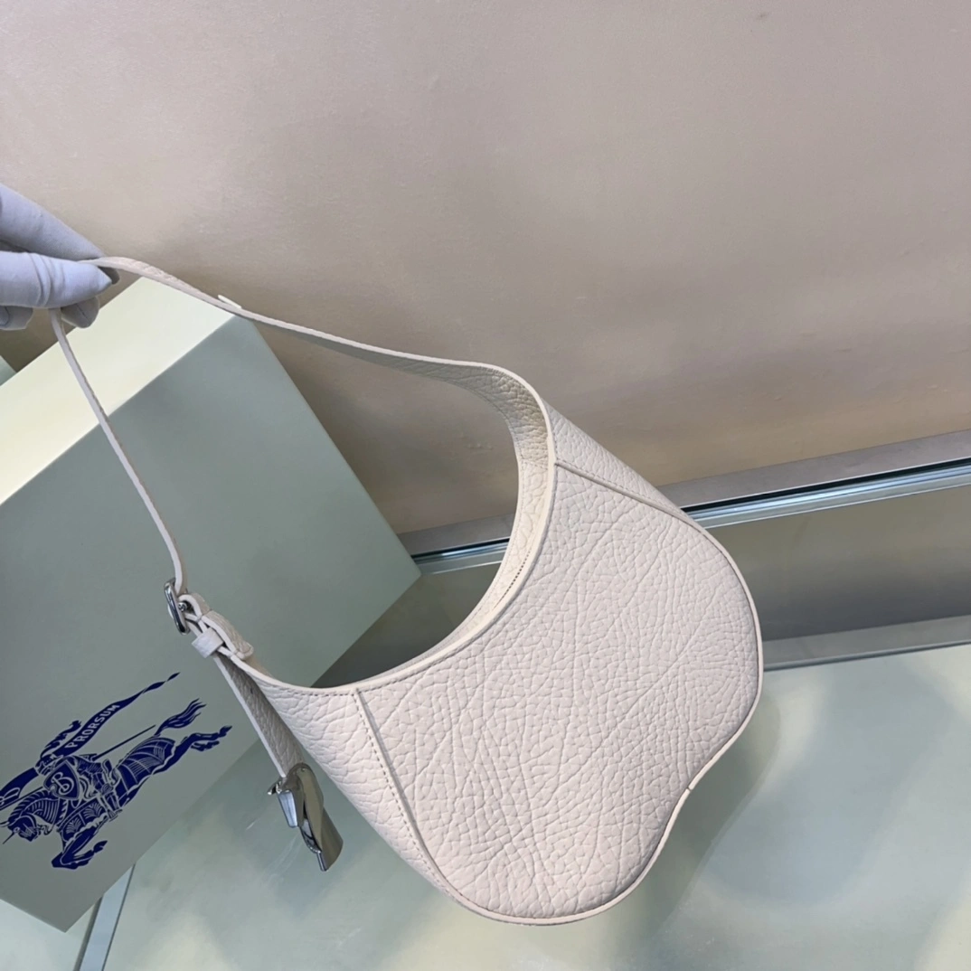 MOMO--- 80835101 Calfskin item:D-B000B2914
