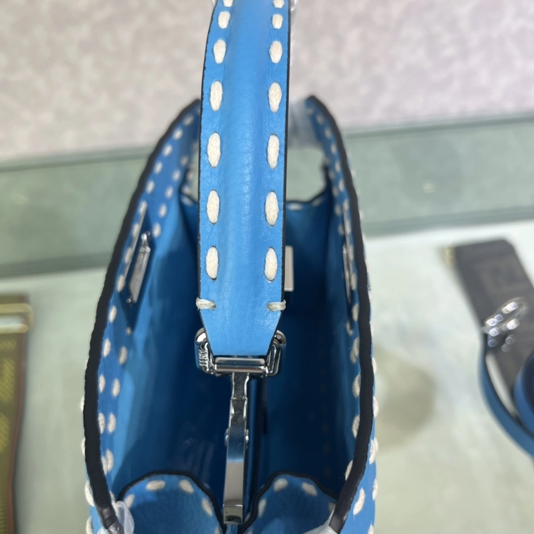 MOMO--- 8BN321-AFQ8-F1EGW Peekaboo ISeeU item:C-B063K2312R