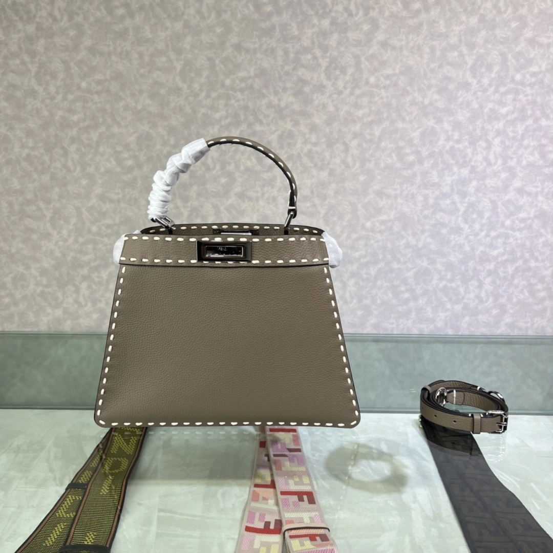 MOMO--- 8BN321-AFQ8-F1F20 Peekaboo ISeeU item:C-B063K2320R