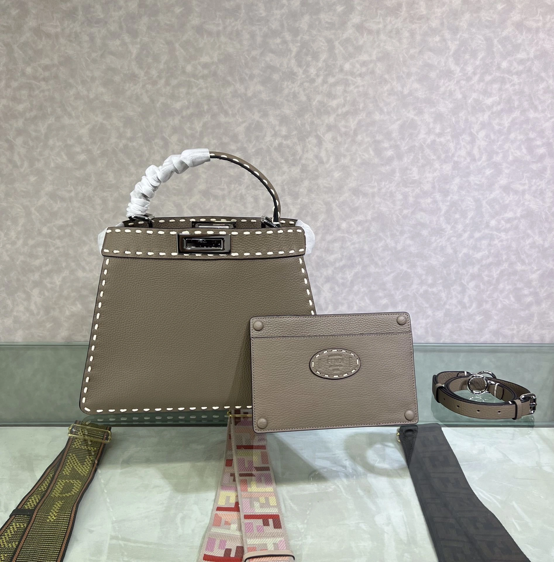 MOMO--- 8BN321-AFQ8-F1F20 Peekaboo ISeeU item:C-B063K2320R