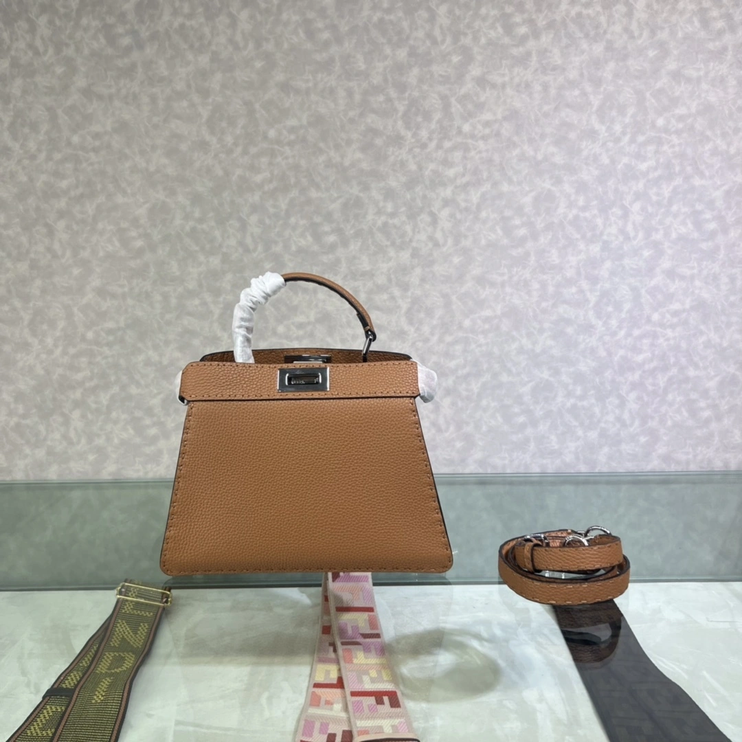 MOMO--- 8BN327-ADYL-F1EEK Iconic Peekaboo Cuoio Romano item:C-B063K2324R