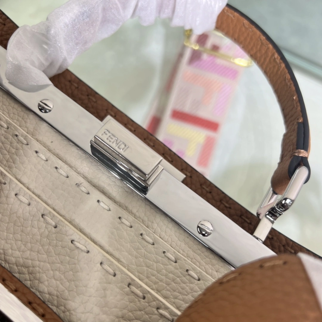 MOMO--- 8BN327-ADYL-F1EEK Iconic Peekaboo Cuoio Romano item:C-B063K2324R