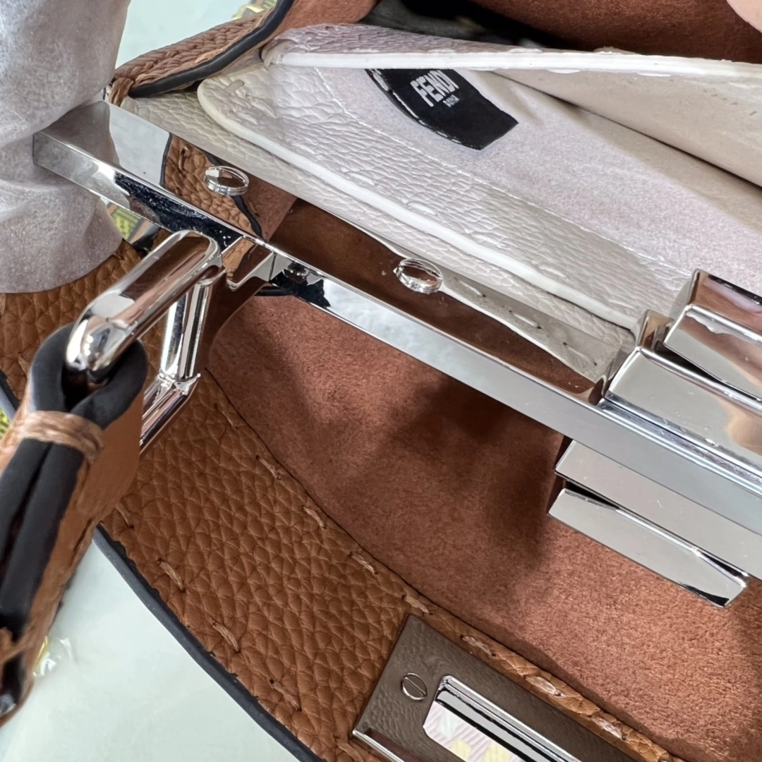 MOMO--- 8BN327-ADYL-F1EEK Iconic Peekaboo Cuoio Romano item:C-B063K2324R