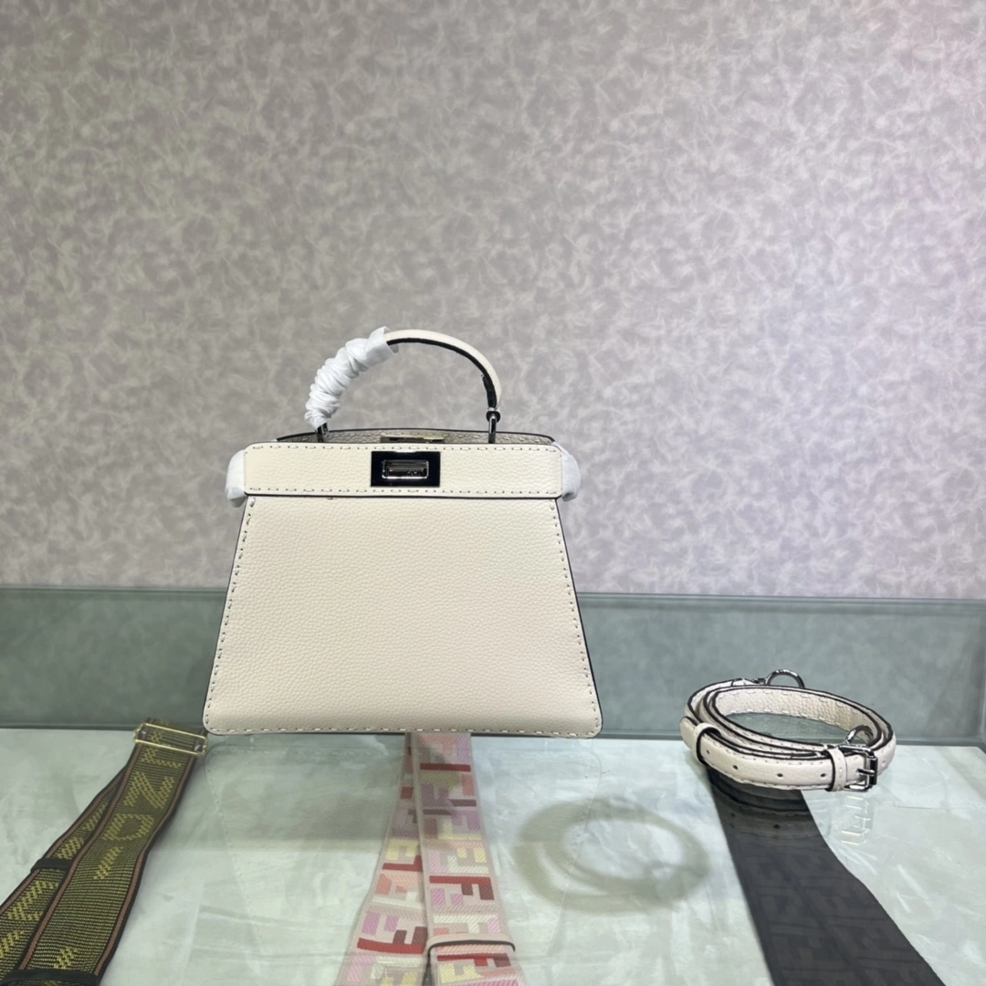 MOMO--- 8BN327ADYLF1EEN Iconic Peekaboo Cuoio Romano item:C-B063K2311R