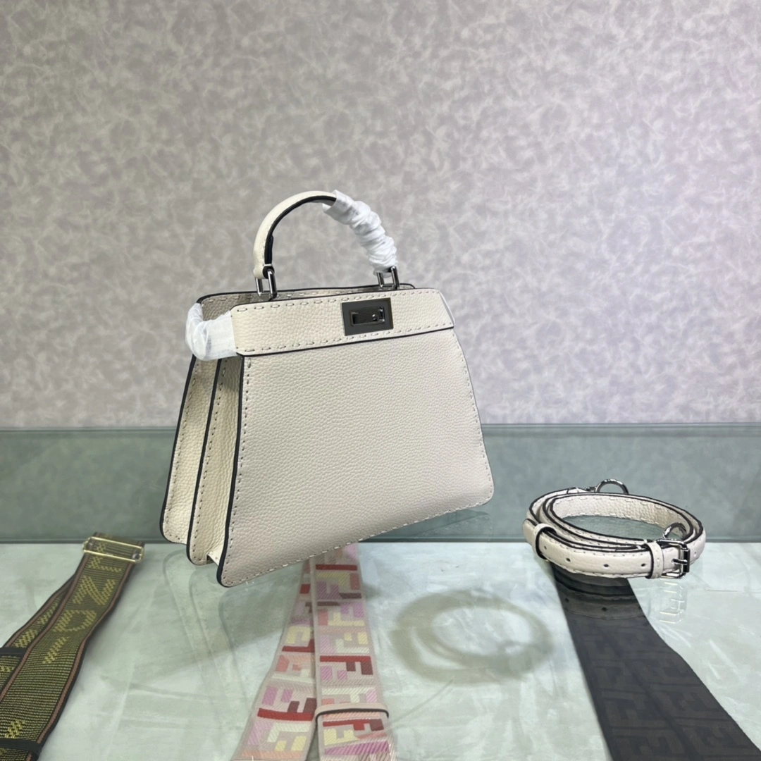 MOMO--- 8BN327ADYLF1EEN Iconic Peekaboo Cuoio Romano item:C-B063K2311R