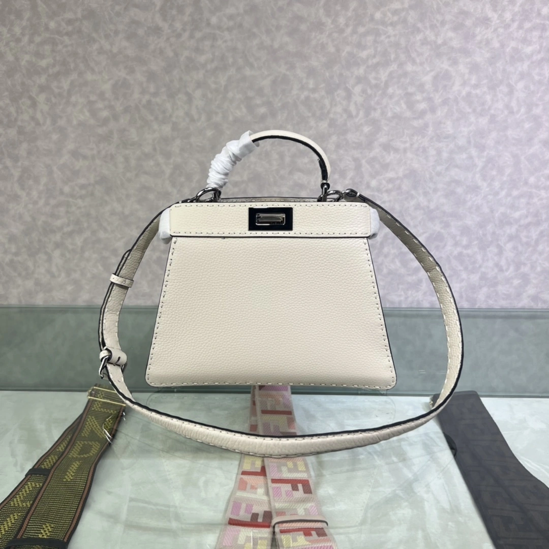 MOMO--- 8BN327ADYLF1EEN Iconic Peekaboo Cuoio Romano item:C-B063K2311R