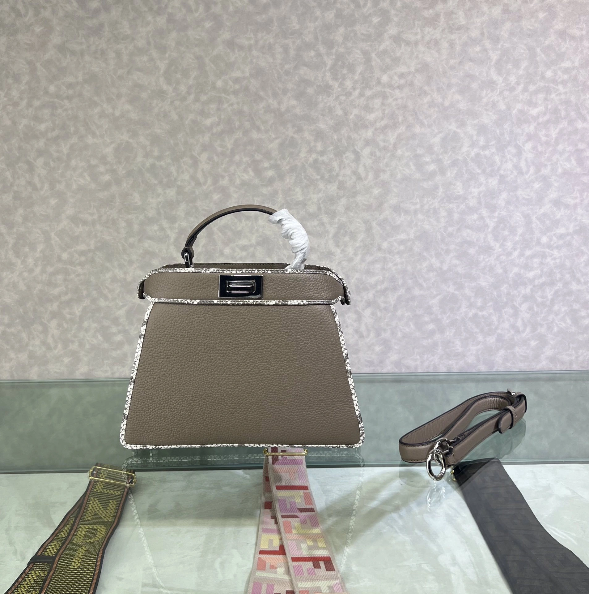 MOMO--- 8BN327AHJ7F1F1X Iconic Peekaboo Cuoio Romano item:C-B063K2325R