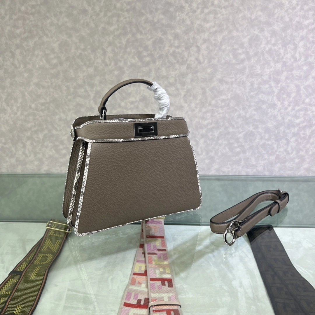 MOMO--- 8BN327AHJ7F1F1X Iconic Peekaboo Cuoio Romano item:C-B063K2325R